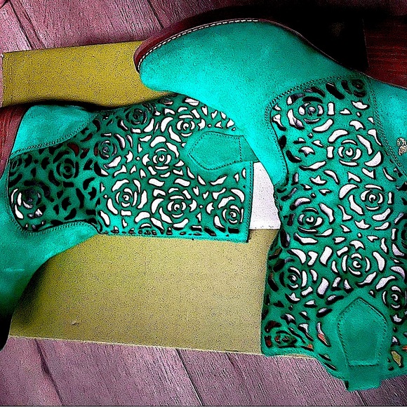 GLAMILLE laser cut design boots - Picture 9 of 13